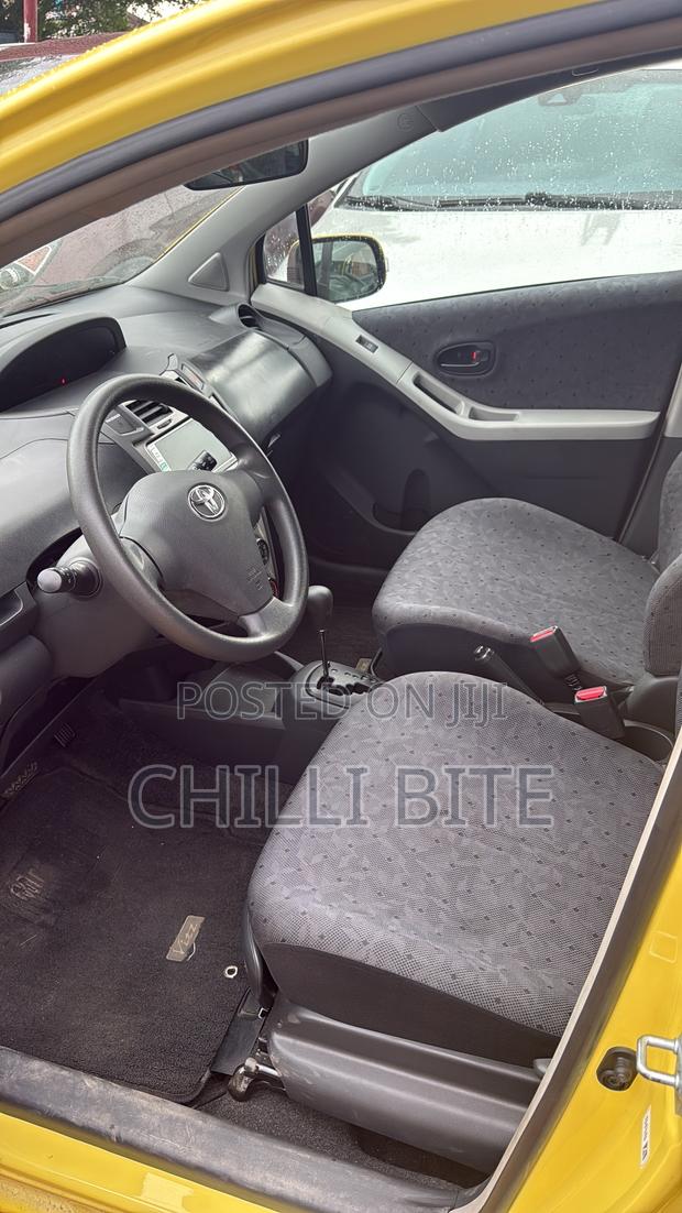 Toyota Vitz 1.0 FWD 5dr 2010 Yellow