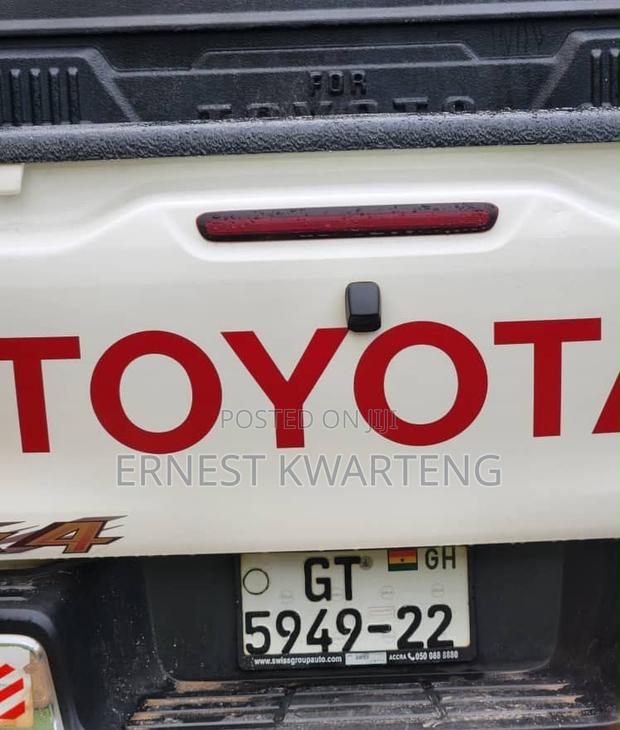 Toyota Hilux 2023 White
