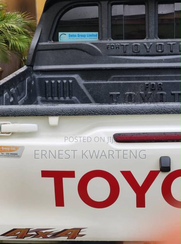 Toyota Hilux 2023 White