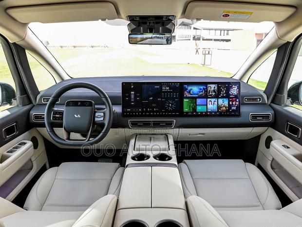 Li Auto Mega 2025 White