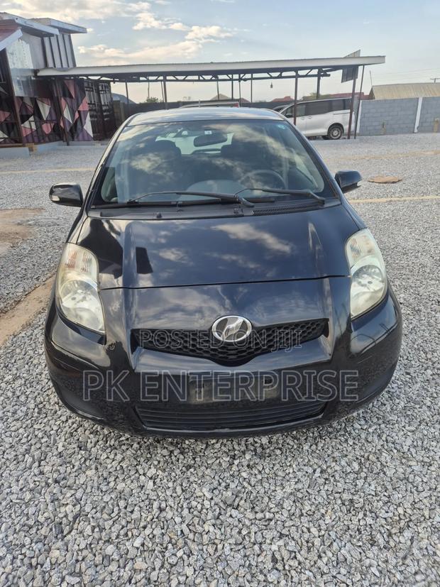 Toyota Vitz 2010 Black