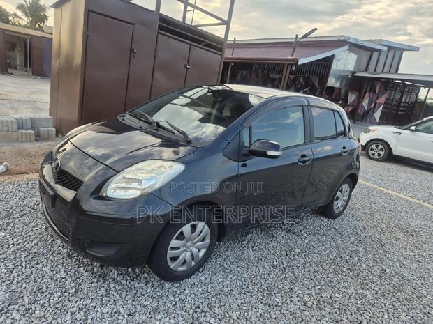 Toyota Vitz 2010 Black