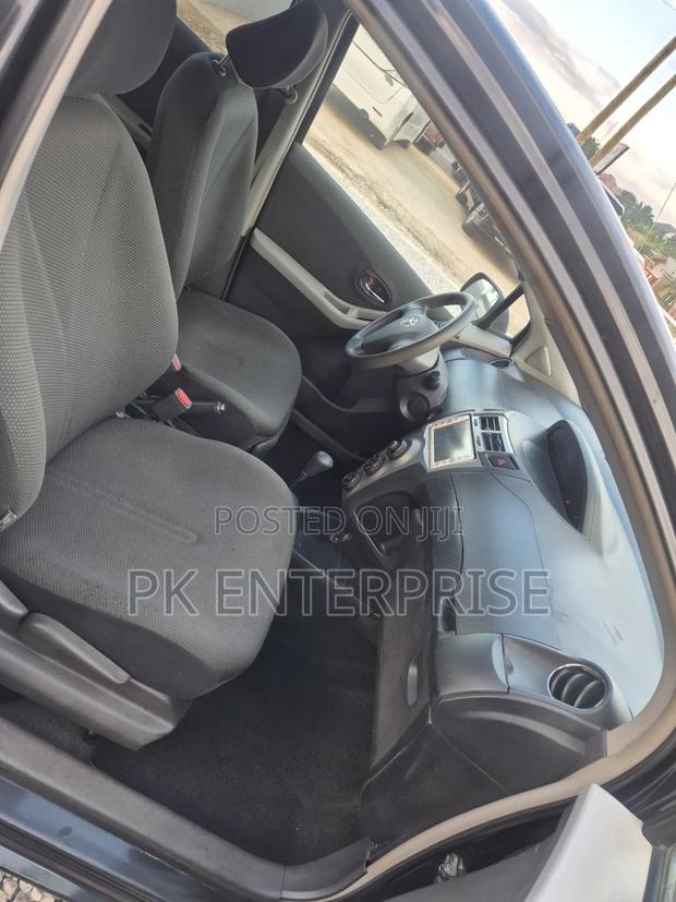 Toyota Vitz 2010 Black