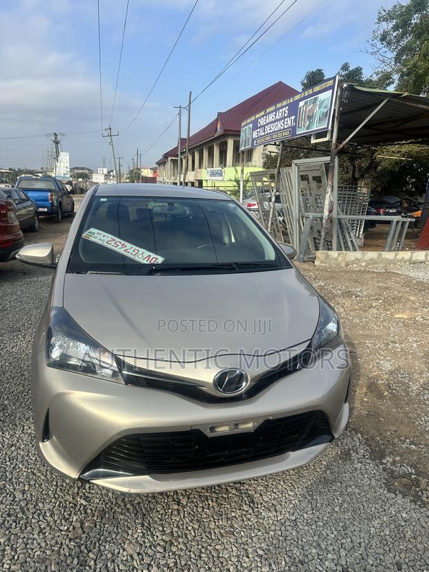 Toyota Vitz 2015 Gold