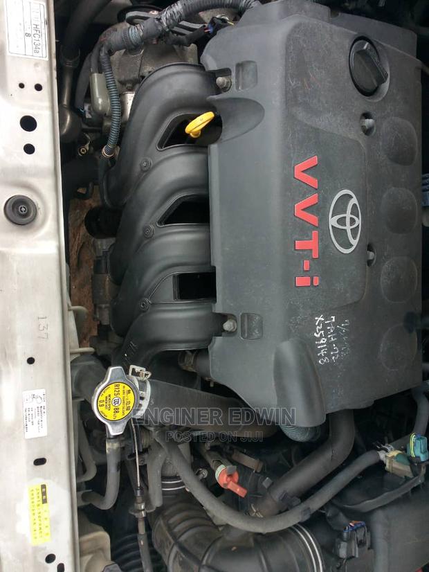 Toyota Yaris Base Sedan 4dr 2010 Silver