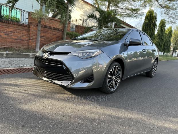 Toyota Corolla LE ECO w/Package 1 4dr Sedan (1.8L 4cyl CVT) 2017 Gray