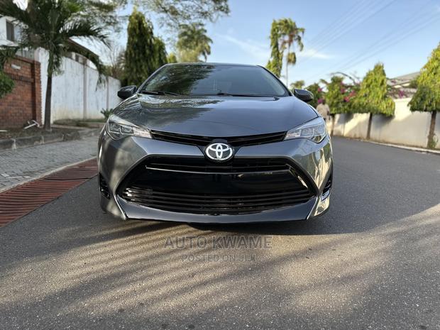 Toyota Corolla LE ECO w/Package 1 4dr Sedan (1.8L 4cyl CVT) 2017 Gray
