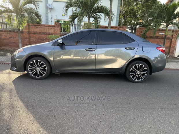Toyota Corolla LE ECO w/Package 1 4dr Sedan (1.8L 4cyl CVT) 2017 Gray