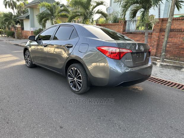 Toyota Corolla LE ECO w/Package 1 4dr Sedan (1.8L 4cyl CVT) 2017 Gray
