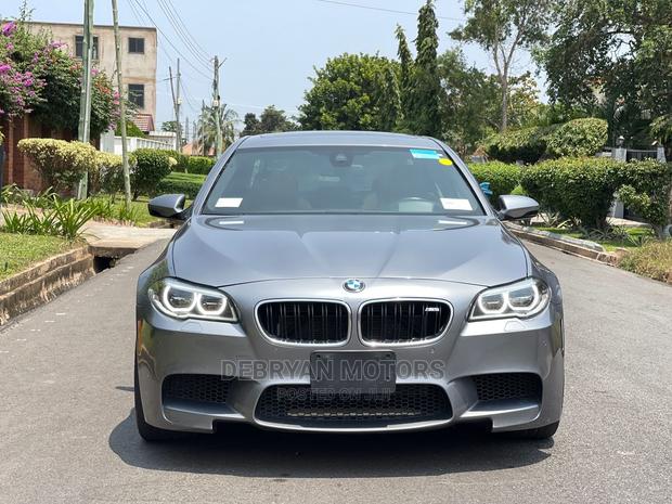 BMW M5 Base RWD 2016 Gray