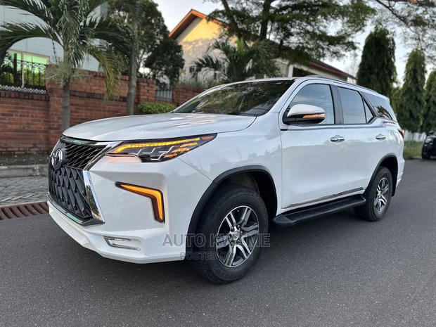 Toyota Fortuner 2.7 AWD 2016 White