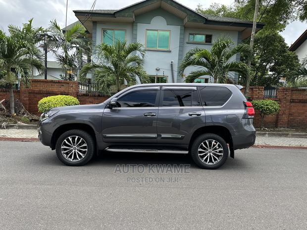 Toyota Land Cruiser Prado 2.7 2017 Gray