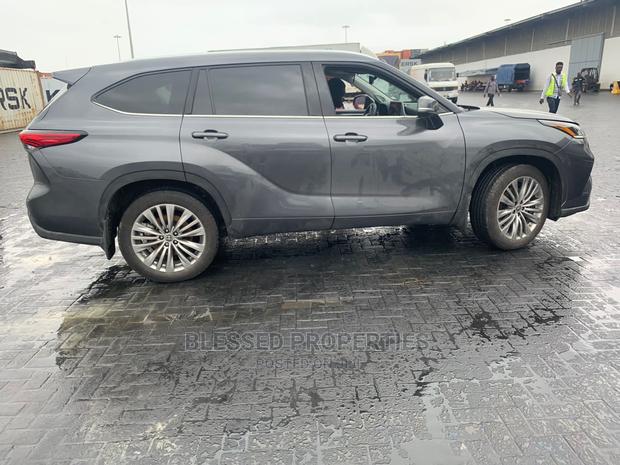 Toyota Highlander 2023 Gray