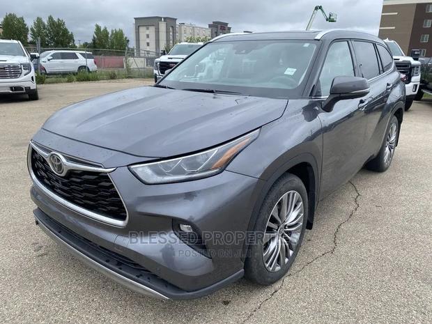 Toyota Highlander 2023 Gray