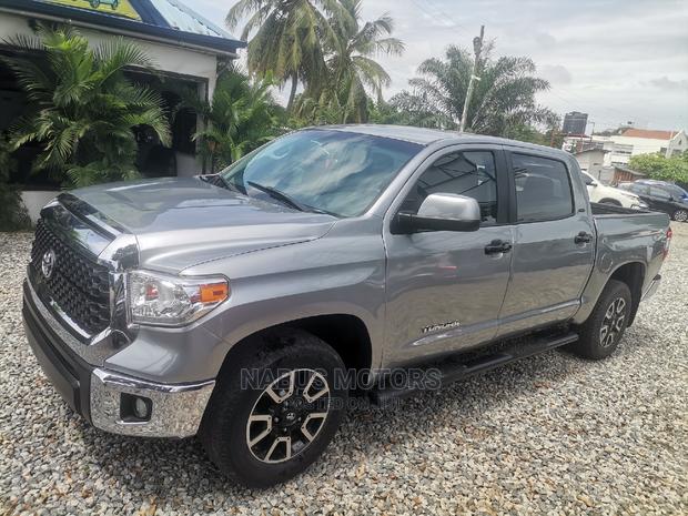 Toyota Tundra Limited 5.7L V8 4x4 Double Cab 6.6 ft. box 145.7 in. WB