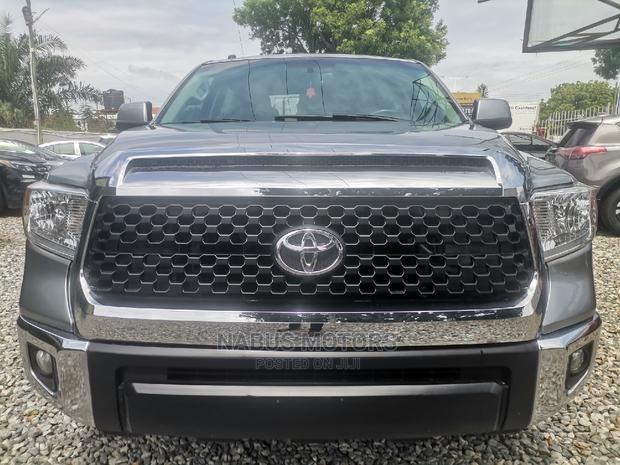 Toyota Tundra Limited 5.7L V8 4x4 Double Cab 6.6 ft. box 145.7 in. WB