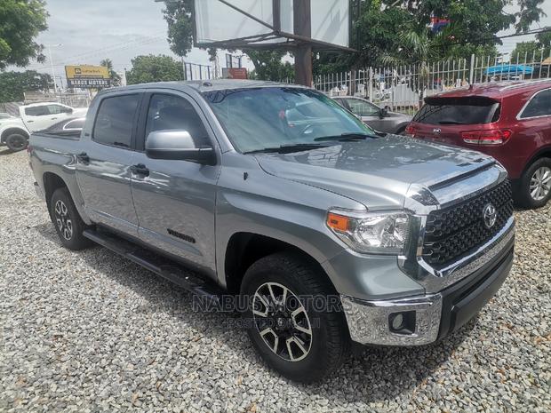 Toyota Tundra Limited 5.7L V8 4x4 Double Cab 6.6 ft. box 145.7 in. WB