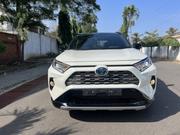 Toyota RAV4 XLE Premium FWD 2019 White for sale