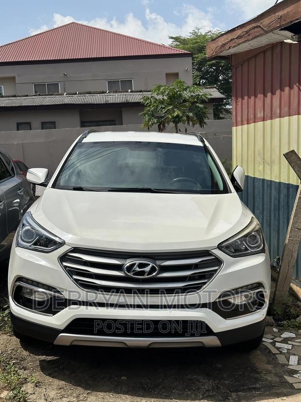 Hyundai Santa Fe SE FWD 2018 White