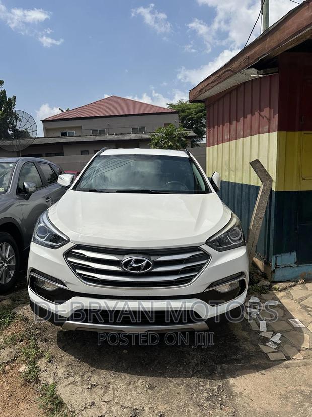 Hyundai Santa Fe SE FWD 2018 White