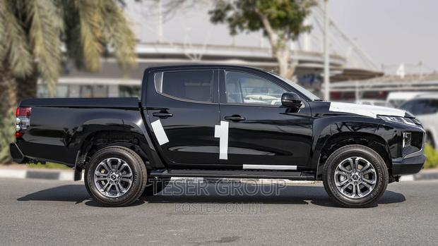 New Mitsubishi L200 2023 Black