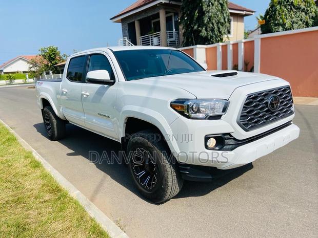 Toyota Tacoma 2023 White