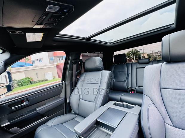 Toyota Tundra 2024 Black