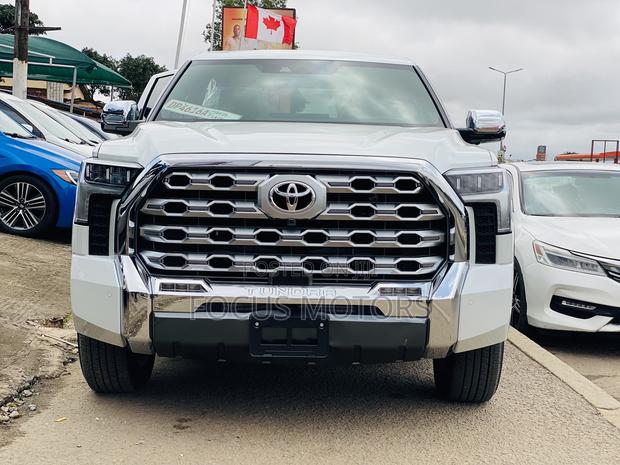 Toyota Tundra 2023 White