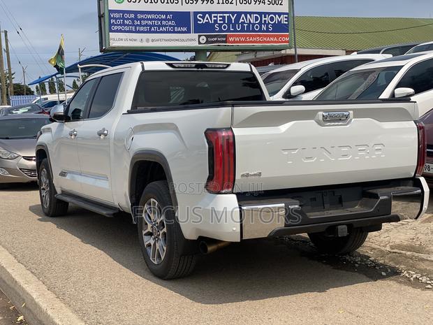 Toyota Tundra 2023 White