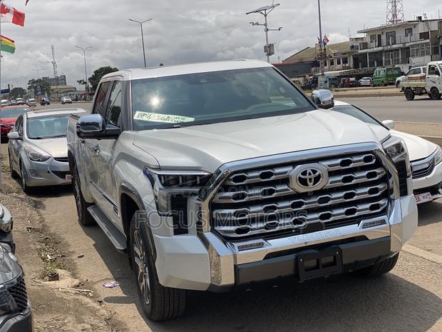 Toyota Tundra 2023 White