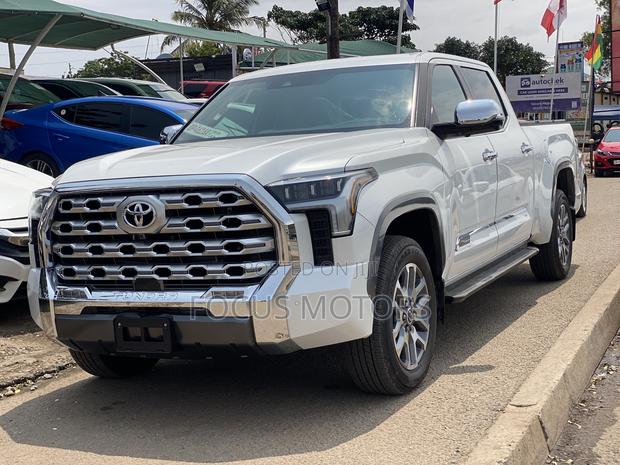Toyota Tundra 2023 White