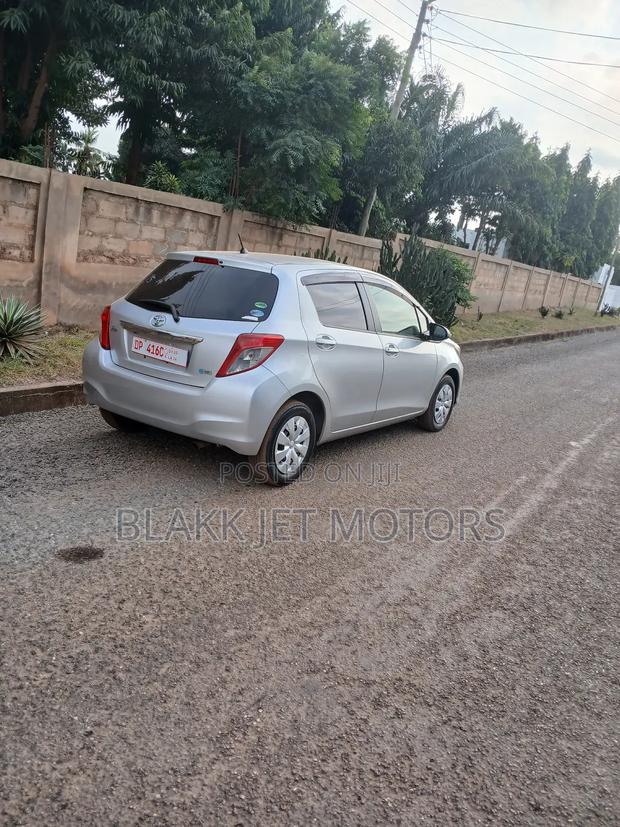 Toyota Vitz 1.3 FWD 5dr 2013 Silver