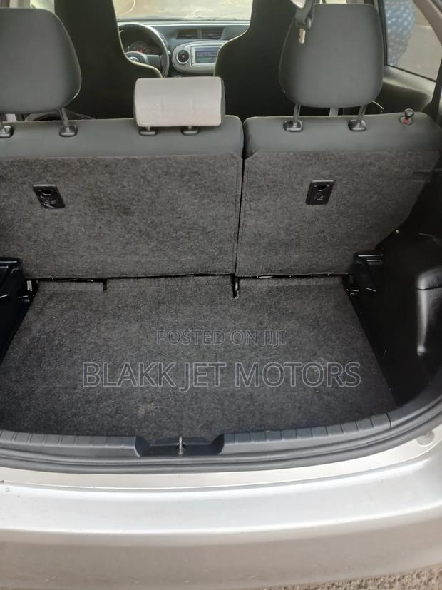 Toyota Vitz 1.3 FWD 5dr 2013 Silver