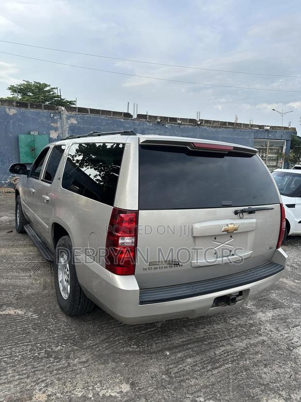 Chevrolet Suburban LT 4x4 2007 Brown