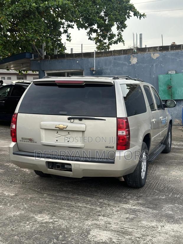 Chevrolet Suburban LT 4x4 2007 Brown