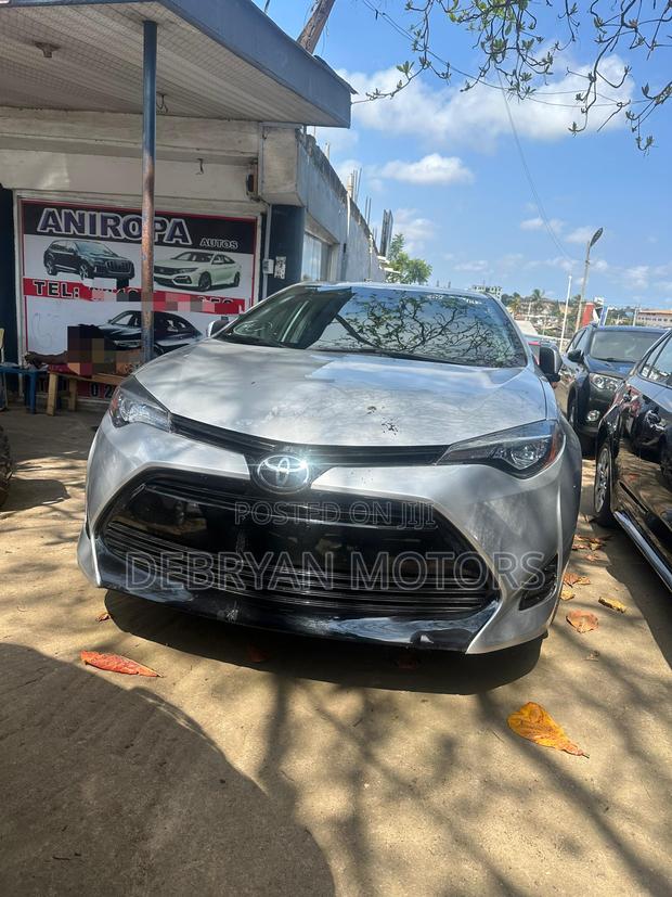 Toyota Corolla LE (1.8L 4cyl 2A) 2018 Silver