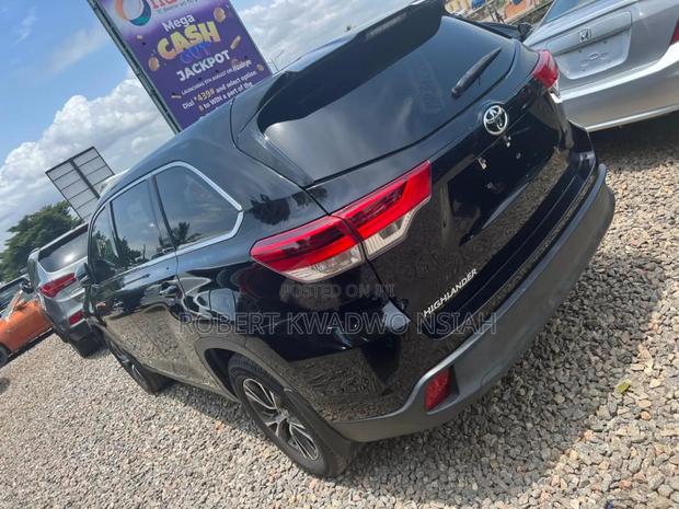 Toyota Highlander LE 2019 Black