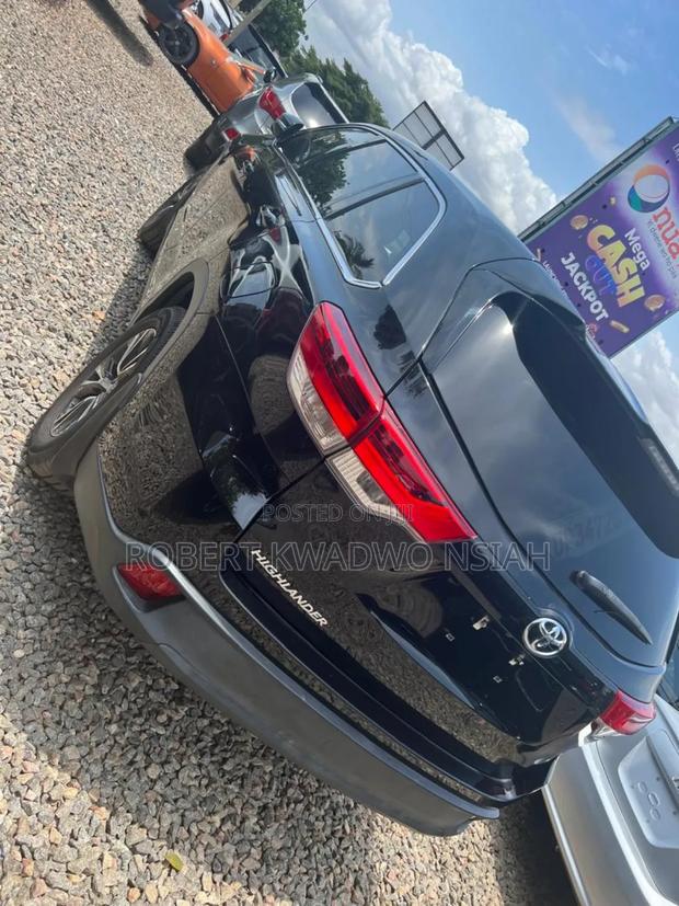 Toyota Highlander LE 2019 Black