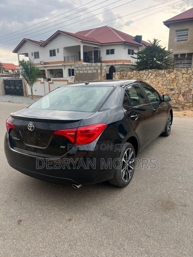 Toyota Corolla SE (1.8L 4cyl 6M) 2018 Black