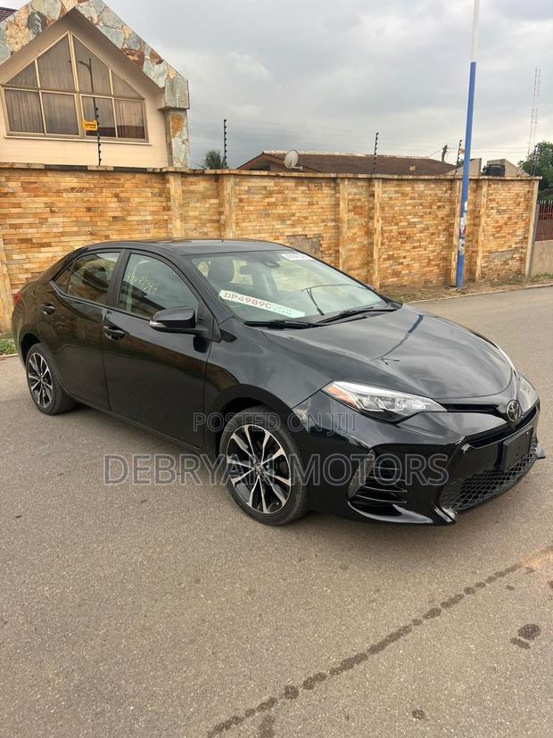 Toyota Corolla SE (1.8L 4cyl 6M) 2018 Black