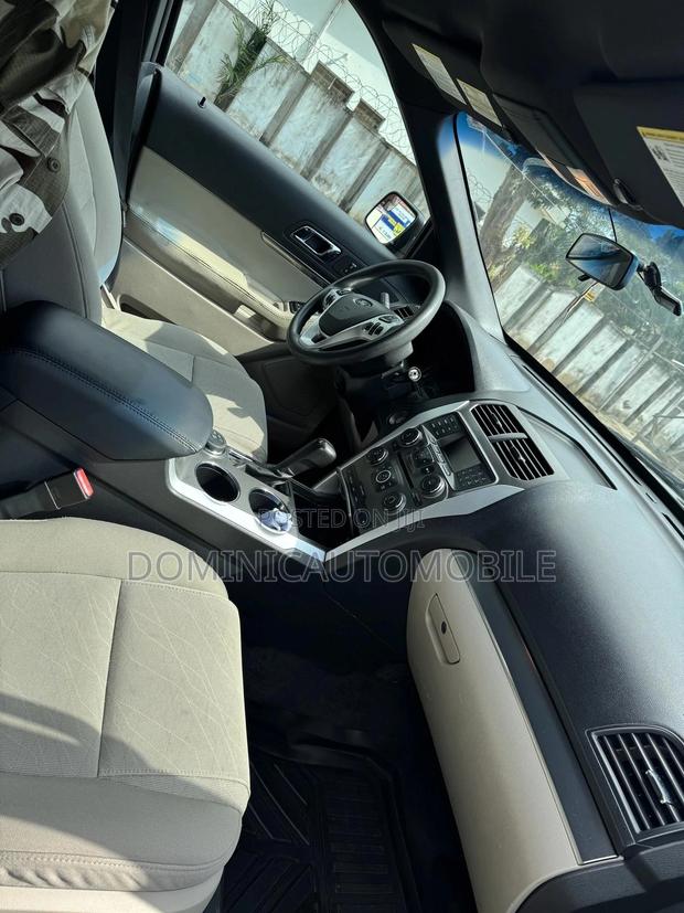 Ford Explorer Base 4dr FWD (3.5L 6cyl 6A) 2012 Black