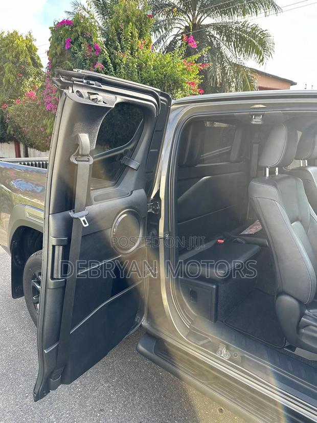 Toyota Hilux 2023 Gray