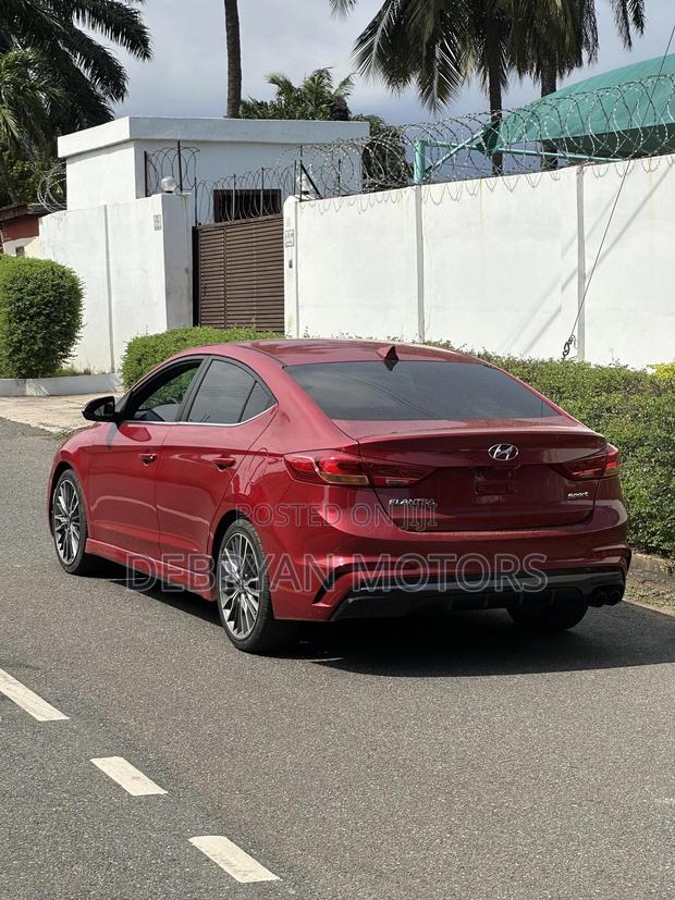 Hyundai Elantra 2017 Red