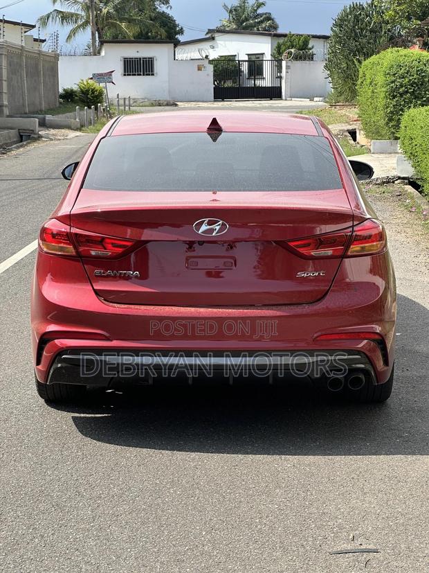 Hyundai Elantra 2017 Red