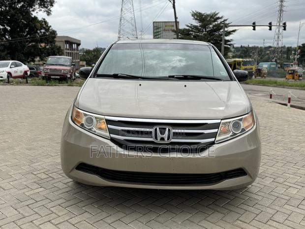 Honda Odyssey Touring 2012 Brown