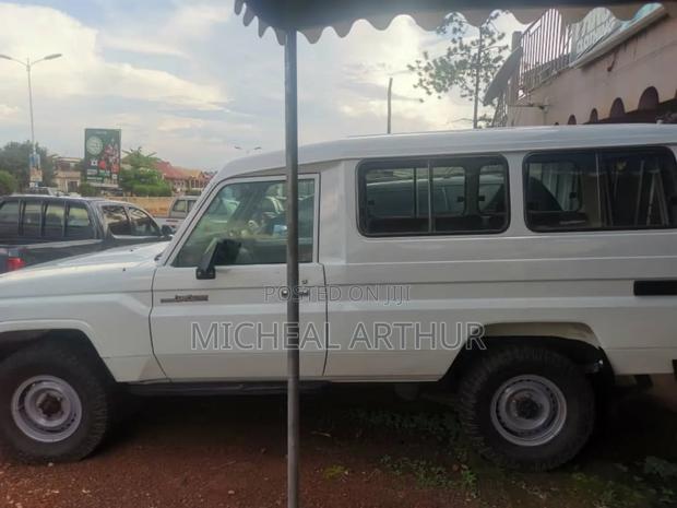 Toyota Land Cruiser 2013 White