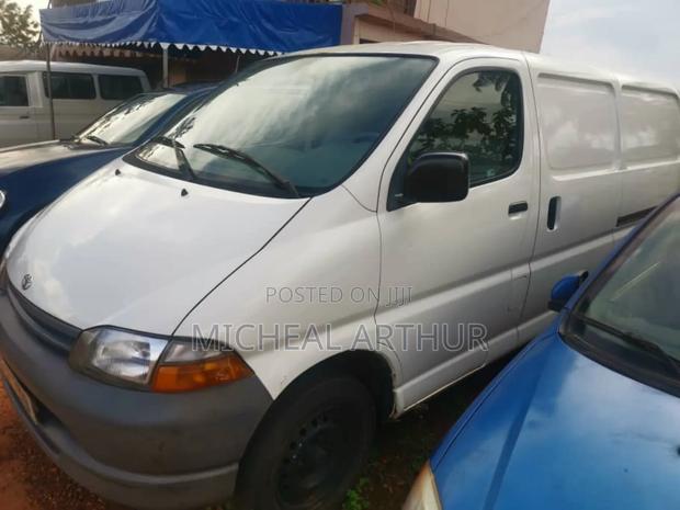 Toyota HiAce 2014 White