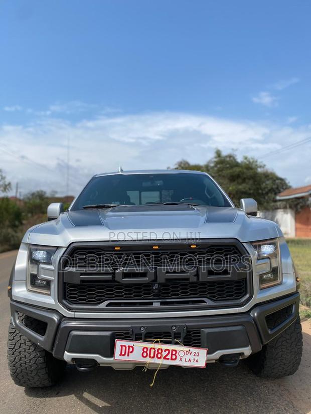 Ford F-150 Raptor 4x4 SuperCrew Cab Styleside 5.5 ft. box 145 in. WB