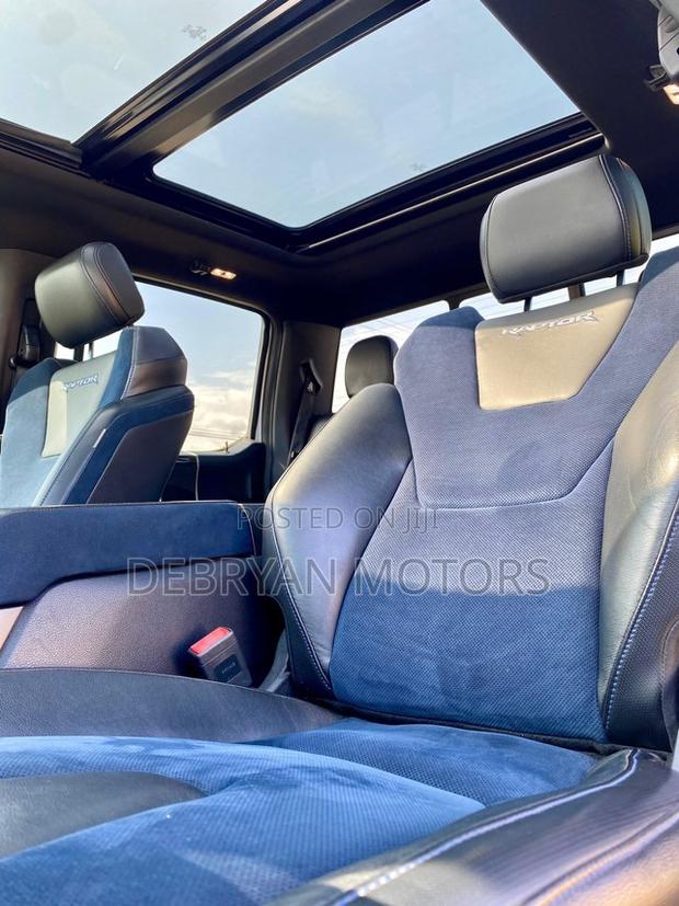 Ford F-150 Raptor 4x4 SuperCrew Cab Styleside 5.5 ft. box 145 in. WB