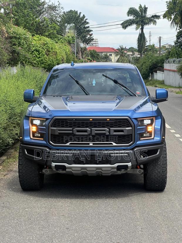 Ford F-150 Raptor 4x4 SuperCrew Cab Styleside 5.5 ft. box 145 in. WB